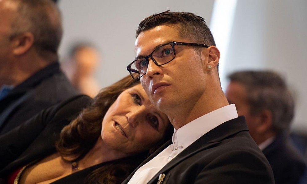 Ce îi spune Cristiano Ronaldo mamei sale, după ce aceasta a recunoscut că a vrut să facă avort